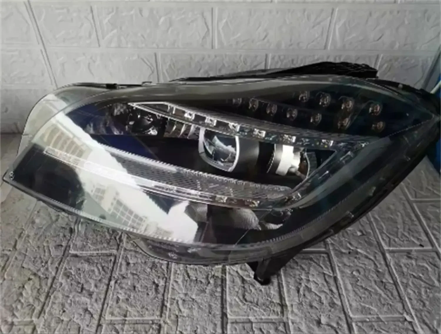 Передняя фара светодиодная фара DRL дневные ходовые огни для Mercedes Benz CLS w218 указатель поворота
Передняя фара светодиодная фара DRL дневные ходовые огни для Mercedes Benz CLS w218 указатель поворота