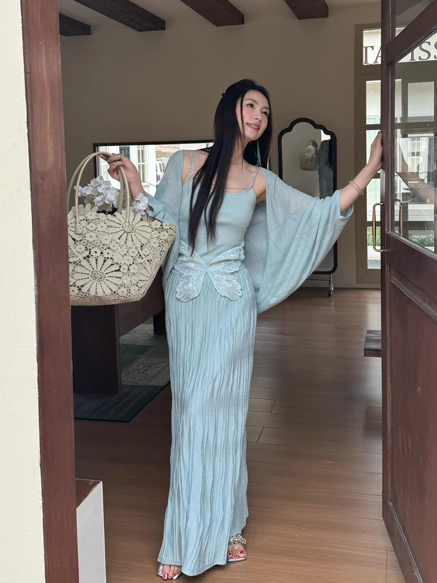 Auntie Pan's Lazy Feel Slim Fit Top And Skirt Set Pleated Elastic Waist Two-Piece Faionable Spring Collection for Women
Auntie Pan's Lazy Feel Slim Fit Top And Skirt Set Pleated Elastic Waist Two-Piece Faionable Spring Collection for Women