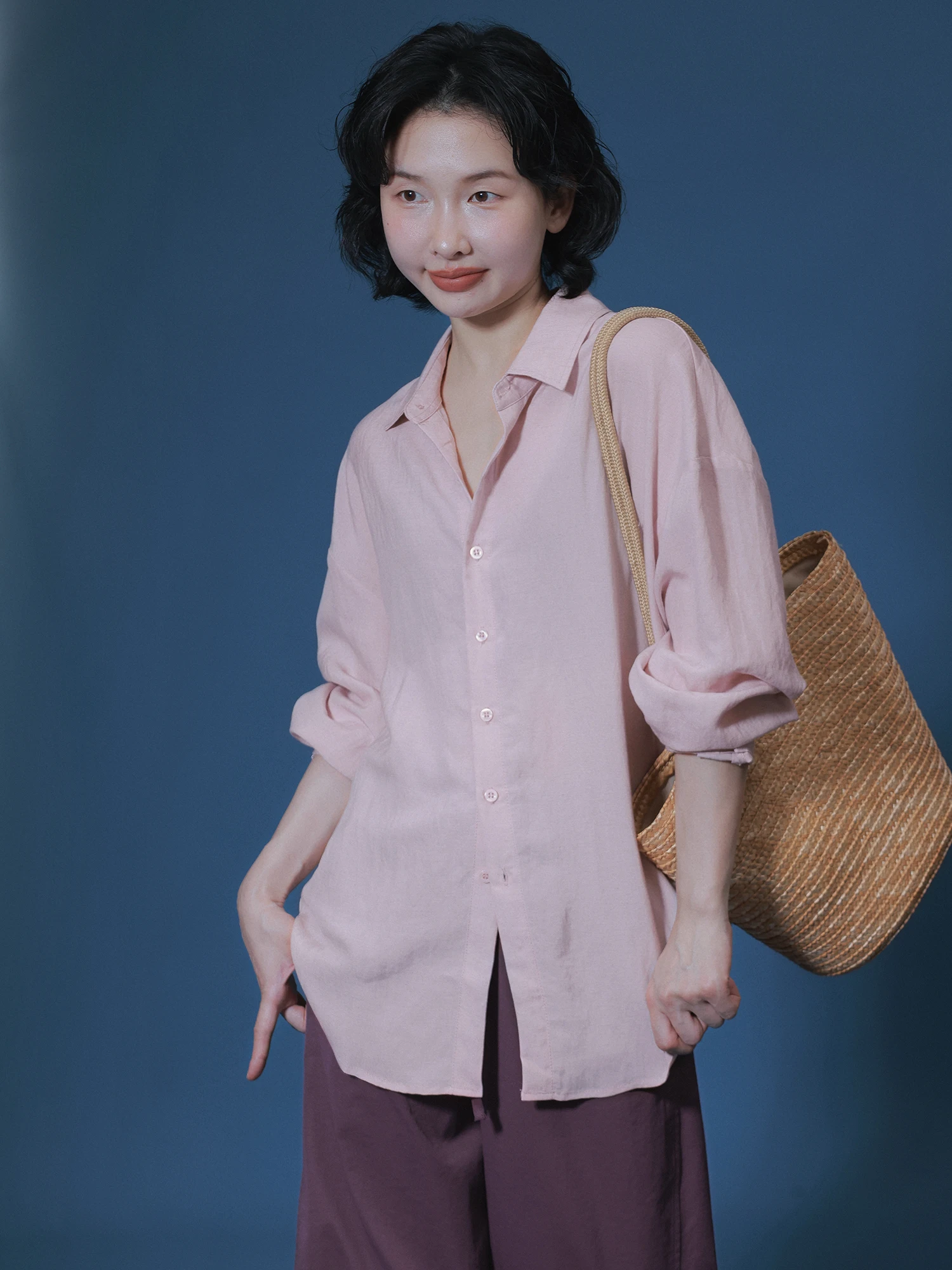 IVY YANG Retro Collar Silk Loose Summer Sun Protection Candy Color Long Sleeve Shirt Mid-Length Pure Color Shirt for Women
IVY YANG Retro Collar Silk Loose Summer Sun Protection Candy Color Long Sleeve Shirt Mid-Length Pure Color Shirt for Women