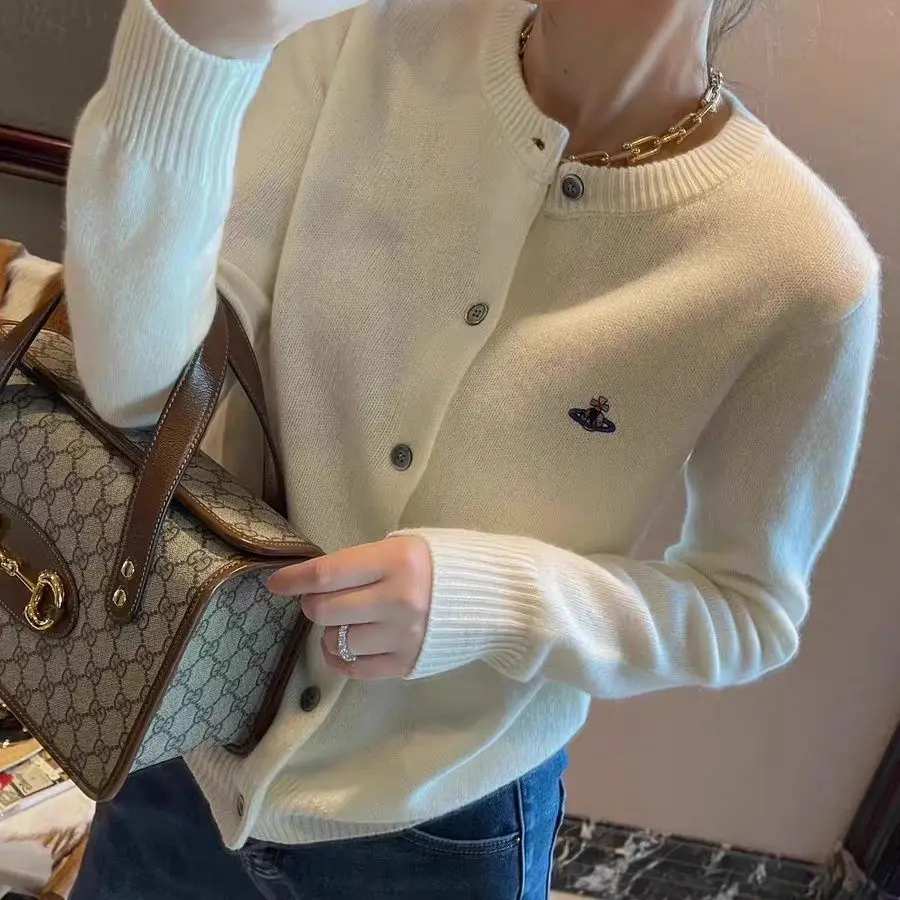 2025 New Gentle Round Neck 100% Pure Wool Cardigan Women's Loose Embroidered Sweater Coat Knitted Sweater Versatile
2025 New Gentle Round Neck 100% Pure Wool Cardigan Women's Loose Embroidered Sweater Coat Knitted Sweater Versatile