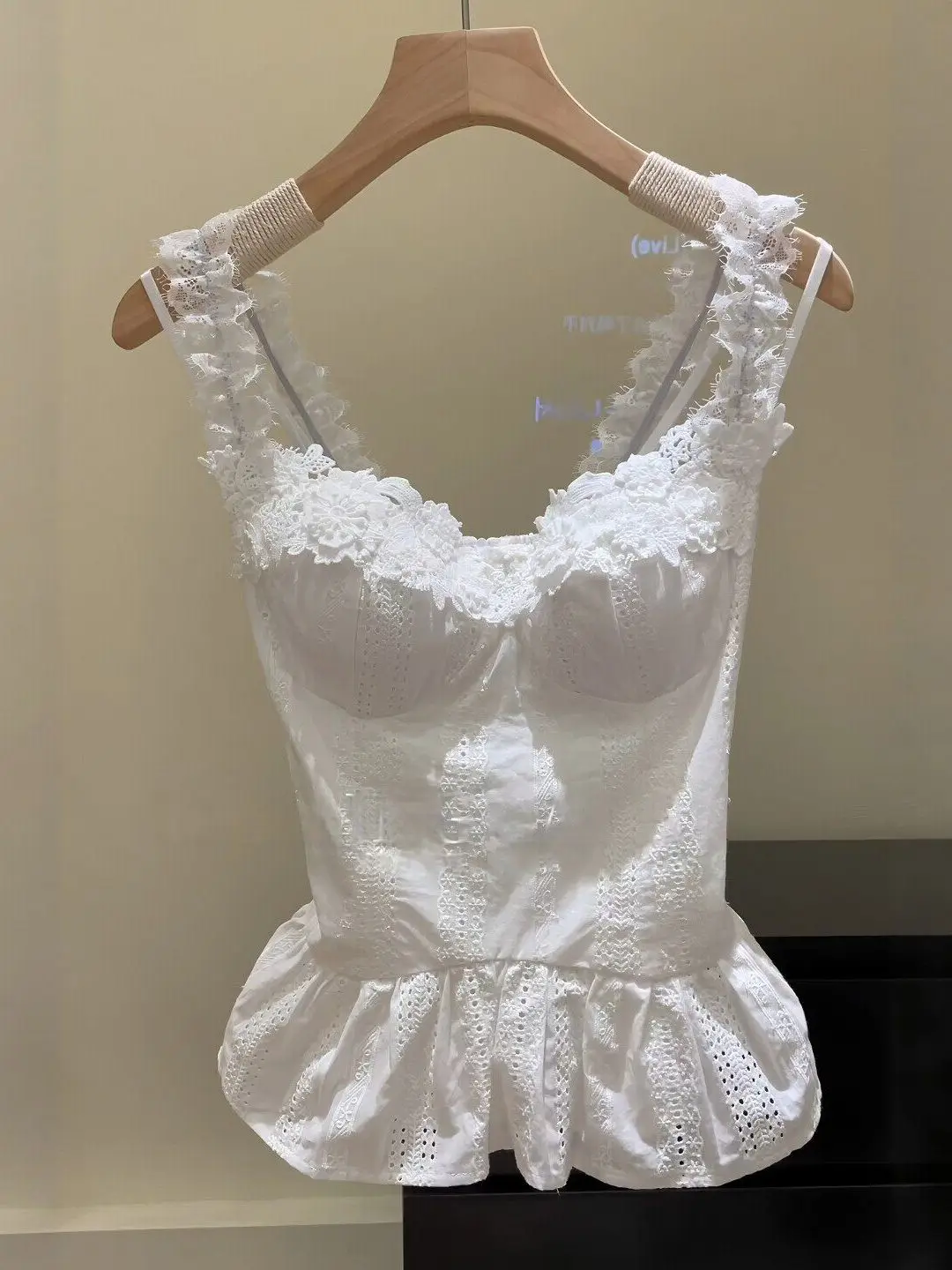 Pure Desire Lace Trim Splice Strap Vest Women Summer Outdoor Wear Slimming Sweet And Spicy Girl White Small Top
Pure Desire Lace Trim Splice Strap Vest Women Summer Outdoor Wear Slimming Sweet And Spicy Girl White Small Top