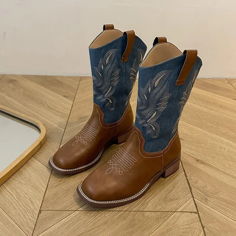 Женские женские сапоги в стиле панк с вышивкой в стиле ретро, уличные женские ковбойские сапоги в стиле вестерн на толстой подошве и средней бочонке, жокейские сапоги
Женские женские сапоги в стиле панк с вышивкой в стиле ретро, уличные женские ковбойские сапоги в стиле вестерн на толстой подошве и средней бочонке, жокейские сапоги