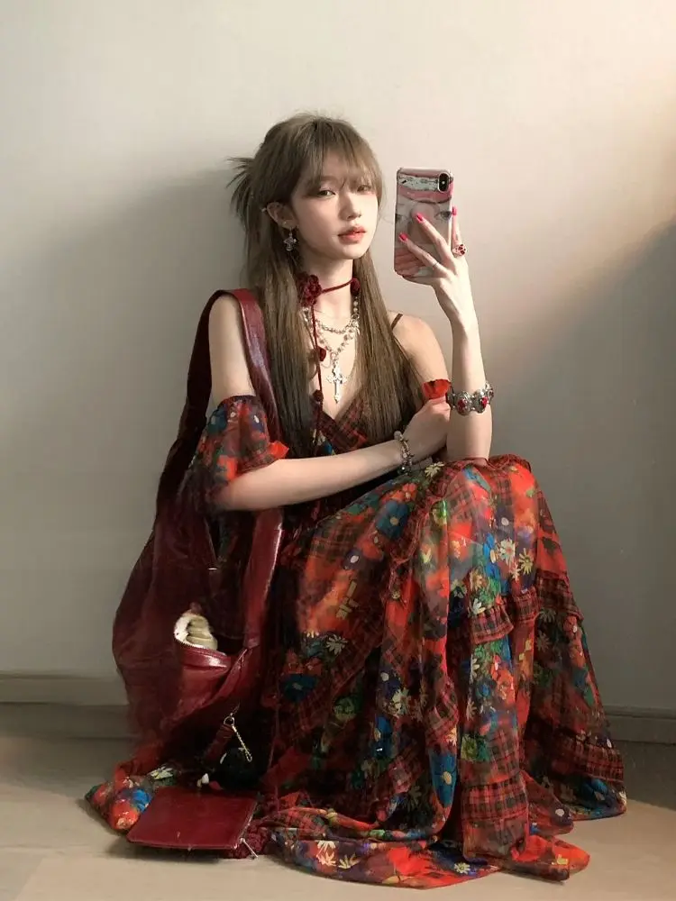 Summer Dress for Women New High-end French Retro Style Advanced Designed Niche Temperature V-neck Suspender Floral Dress
Summer Dress for Women New High-end French Retro Style Advanced Designed Niche Temperature V-neck Suspender Floral Dress