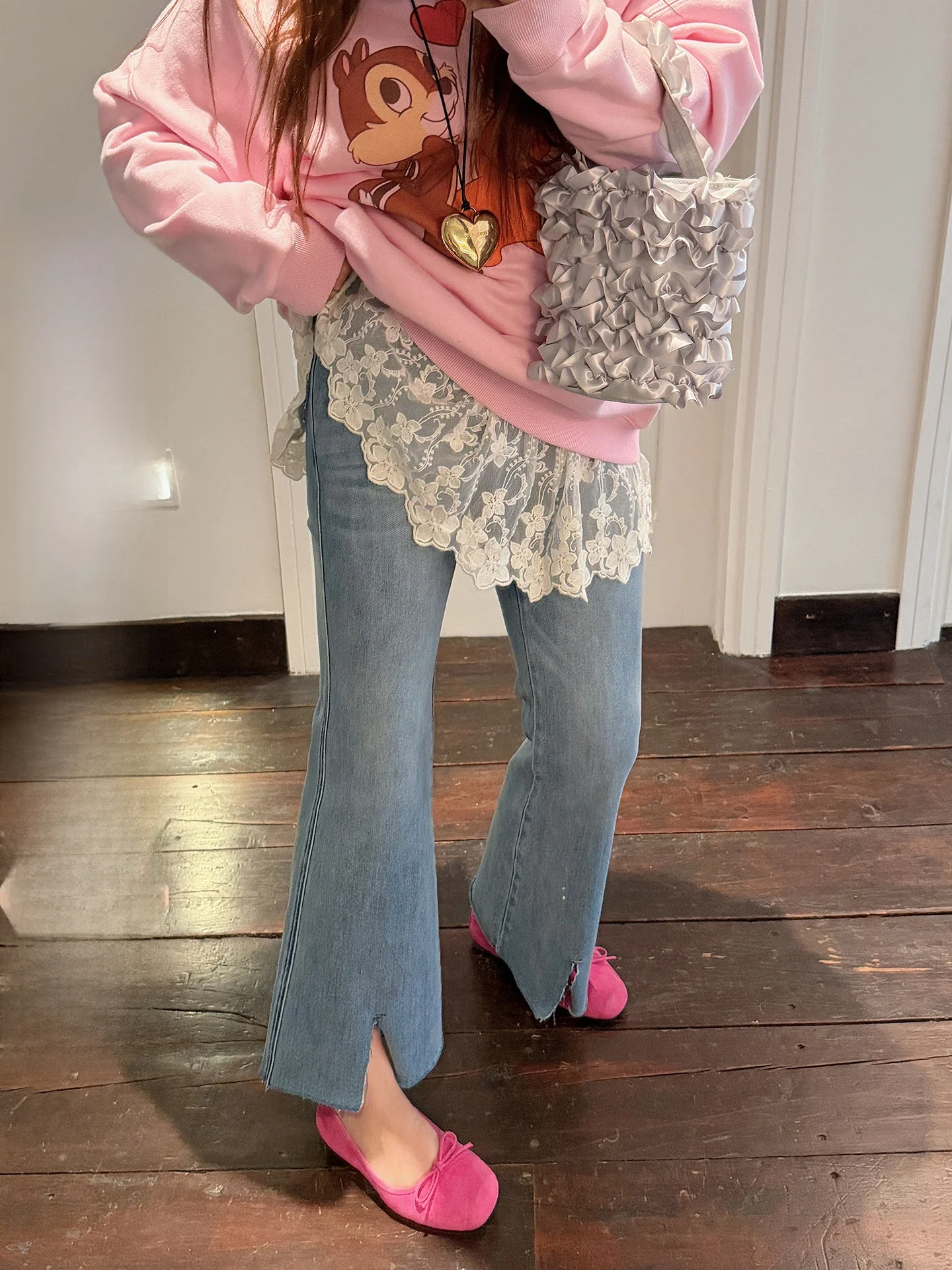 Джинсы женские расклешенные с высокой талией, весна 2026, новинка, утягивающие, больших размеров, с жемчужной отделкой, на молнии
Джинсы женские расклешенные с высокой талией, весна 2026, новинка, утягивающие, больших размеров, с жемчужной отделкой, на молнии