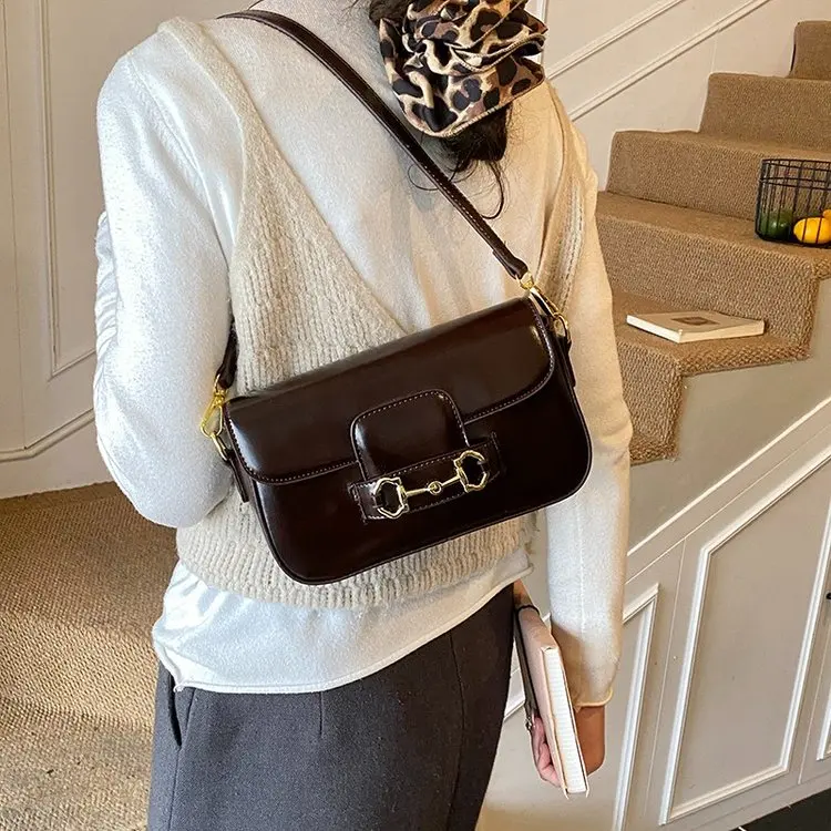 Корейская версия модной портативной сумки-багета для женщин, новинка 2026 года, высококачественная текстура, универсальная сумка через плечо в иностранном стиле.
Корейская версия модной портативной сумки-багета для женщин, новинка 2026 года, высококачественная текстура, универсальная сумка через плечо в иностранном стиле.