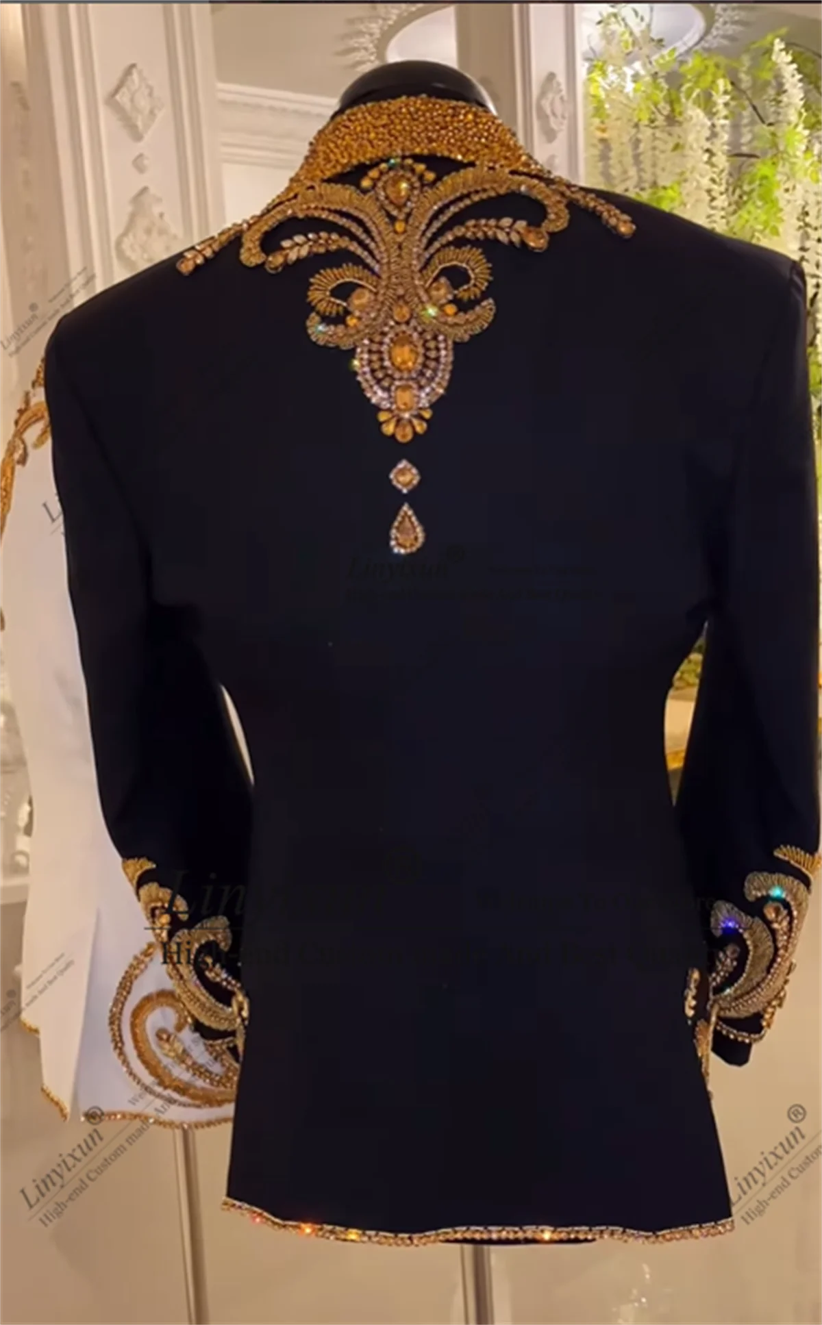 Stunning Crystals Men Suits Customized Groom Wedding Tuxedos 3 Pieces Set Classic Male Blazers Design Version trajes para hombre
Stunning Crystals Men Suits Customized Groom Wedding Tuxedos 3 Pieces Set Classic Male Blazers Design Version trajes para hombre
