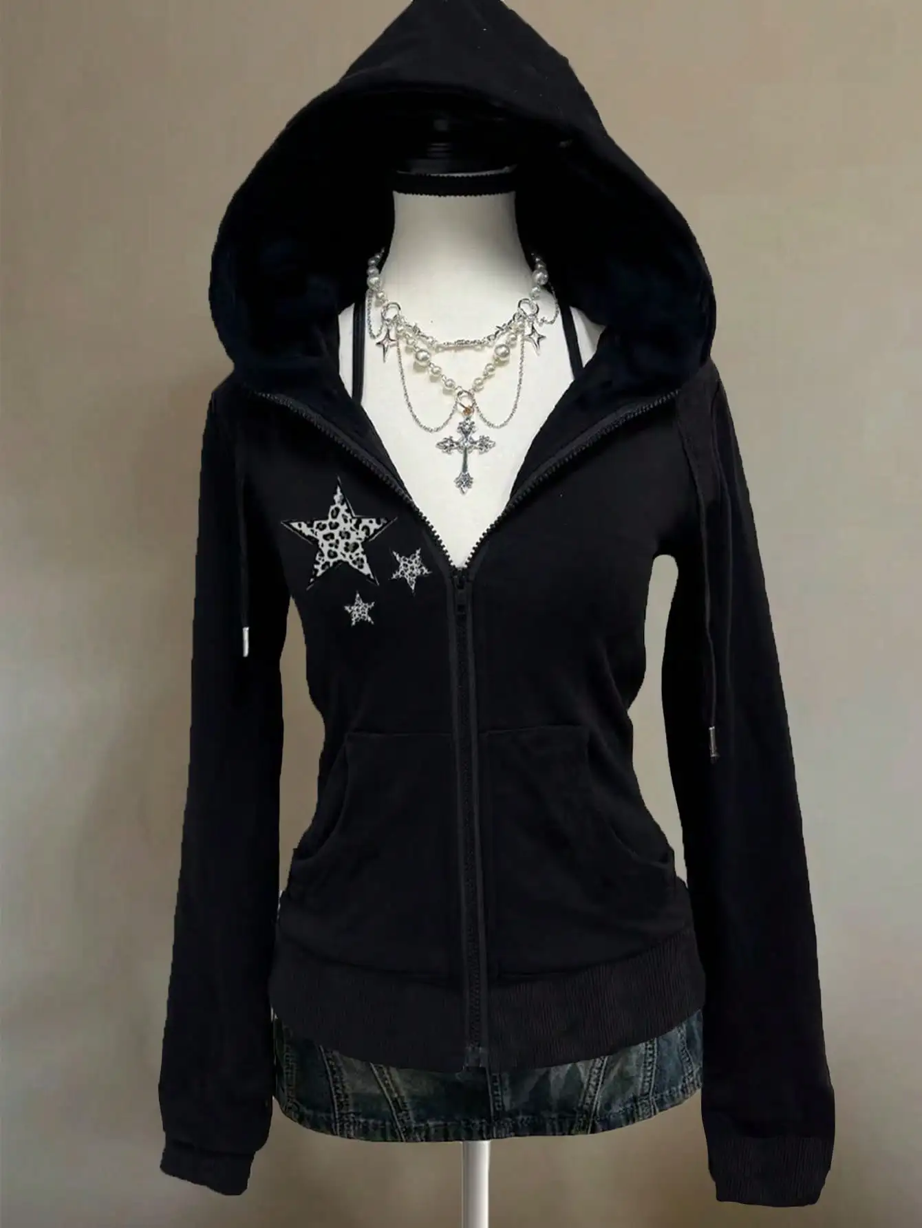 Black Zip-Up Hoodie with Leopard & Star Appliqué, Loose Fit, Autumn Winter
Black Zip-Up Hoodie with Leopard & Star Appliqué, Loose Fit, Autumn Winter