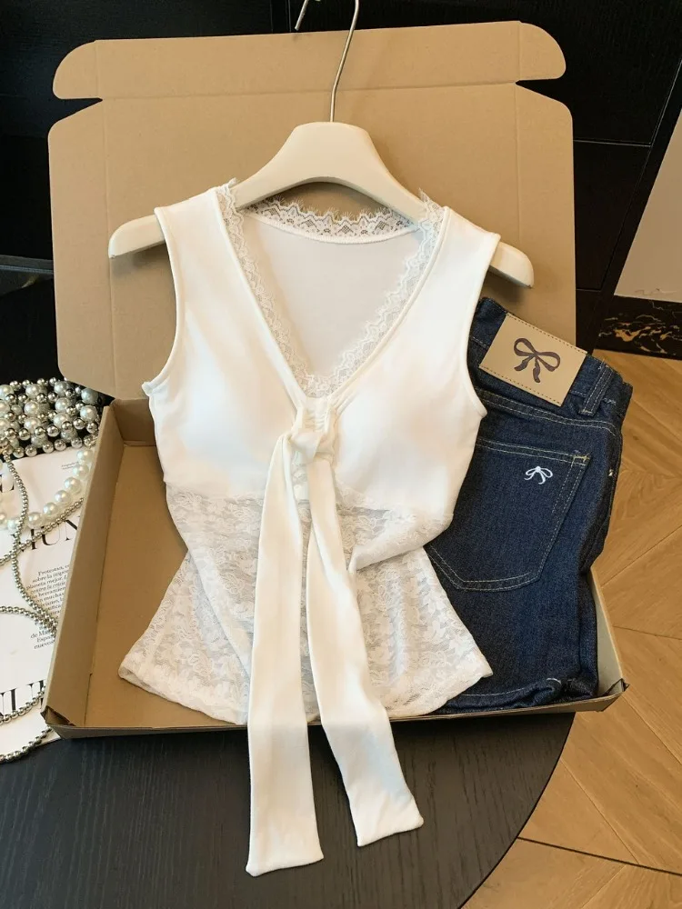 Elegant Lace Splice V-Neck Sashes Sleeveless Vest Women Summer New Style Slimming Outerwear Top Fashion Luxury Style
Elegant Lace Splice V-Neck Sashes Sleeveless Vest Women Summer New Style Slimming Outerwear Top Fashion Luxury Style