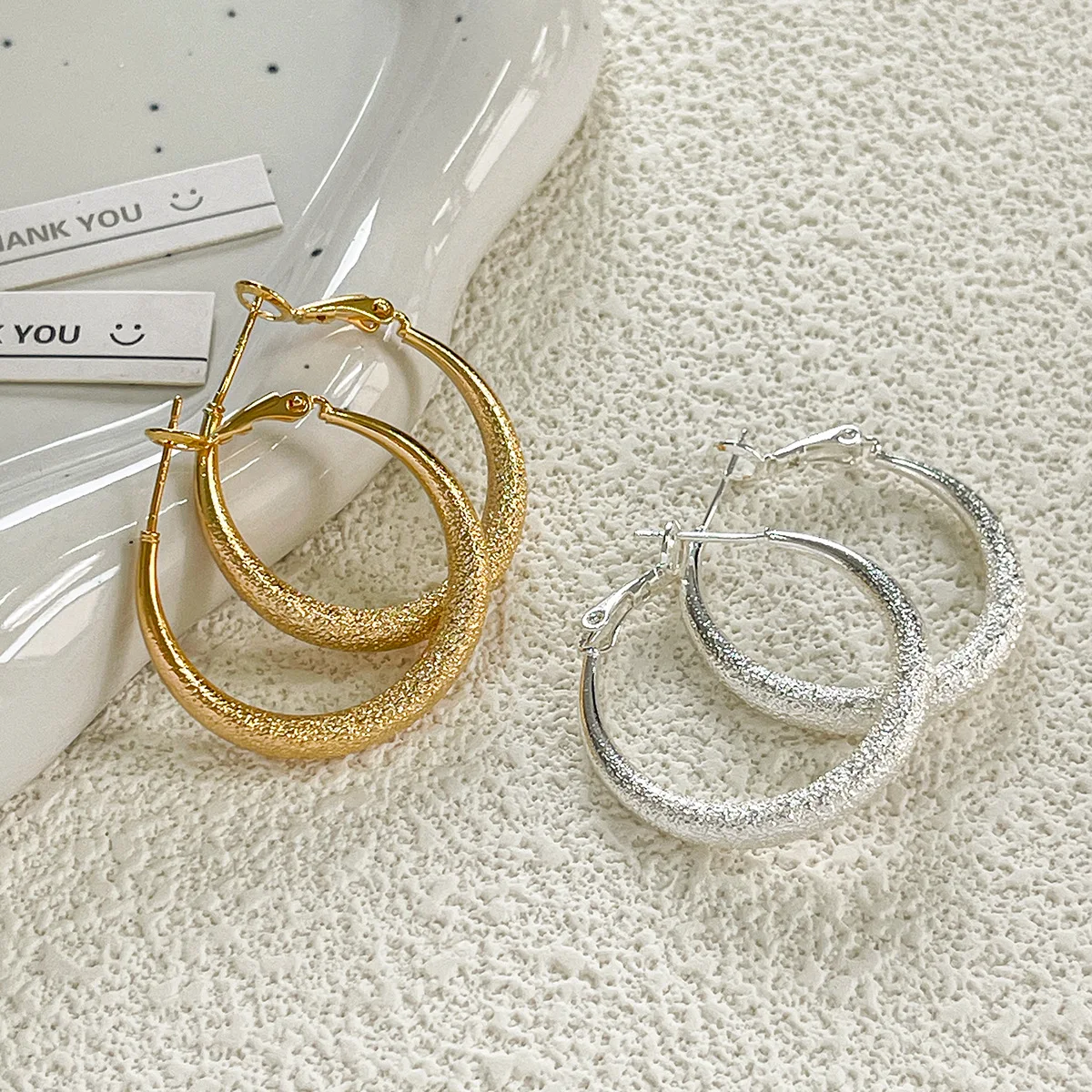 Light Luxury Elegant Niche Design Distinctive Earrings Sweet Cool Style Fashion Simple Texture Earrings Advanced Sense Earrings
Light Luxury Elegant Niche Design Distinctive Earrings Sweet Cool Style Fashion Simple Texture Earrings Advanced Sense Earrings
