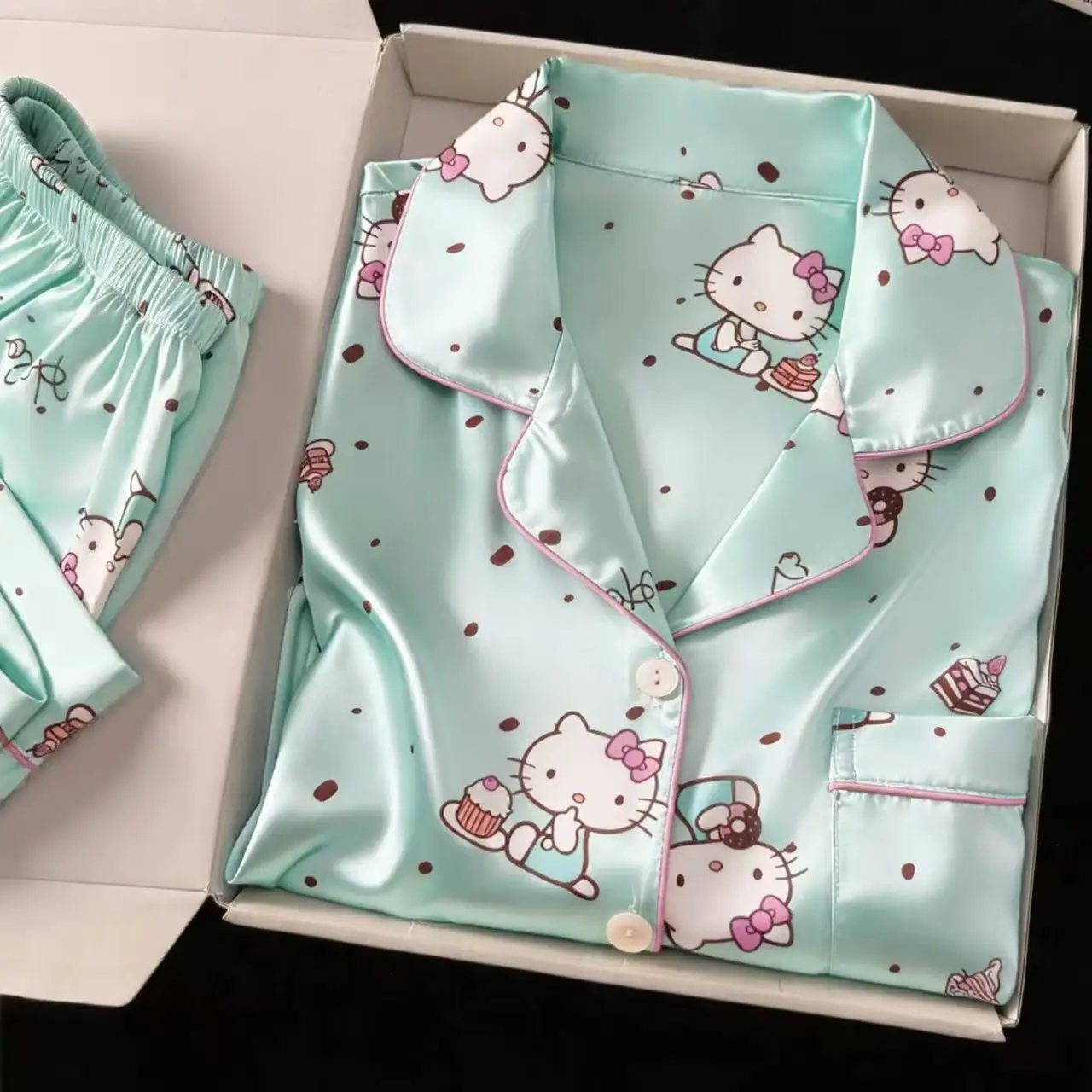 Sanrio Hello Kitty Summer Cool Ice Silk Short Sleeve Pajama Set Women Sleepwear Loungewear Loose Fit Ladies Short Sleeve Button
Sanrio Hello Kitty Summer Cool Ice Silk Short Sleeve Pajama Set Women Sleepwear Loungewear Loose Fit Ladies Short Sleeve Button
