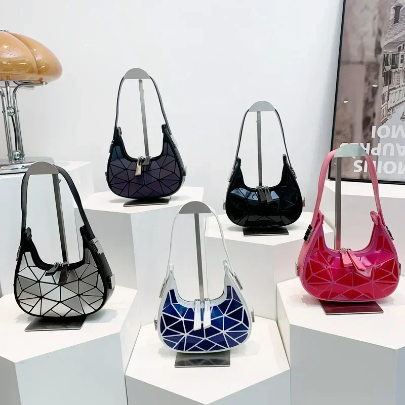 2025 Summer New Fashion Armpit Women's Bag Geometric Pattern Handbag Diamond Check Piece Shoulder Bag Purses Bags
2025 Summer New Fashion Armpit Women's Bag Geometric Pattern Handbag Diamond Check Piece Shoulder Bag Purses Bags