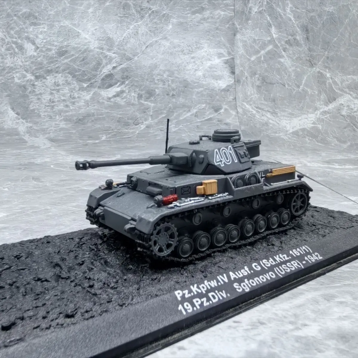 1/72 German Panzer IV G Tank 1942 (alloy(main body)+plastic material) model ornament
1/72 German Panzer IV G Tank 1942 (alloy(main body)+plastic material) model ornament