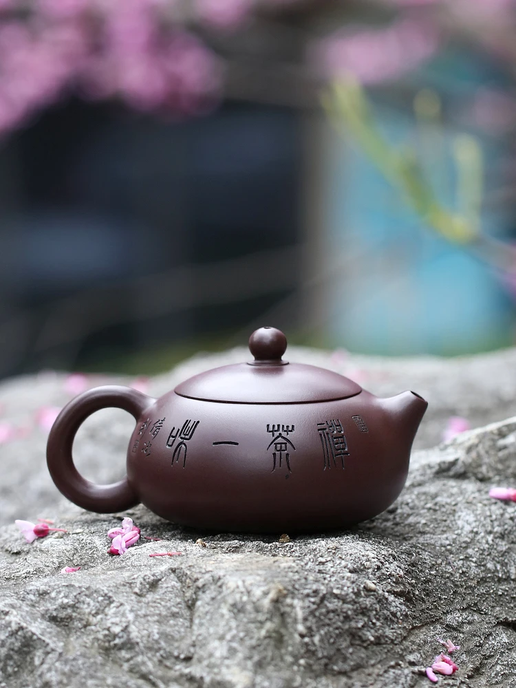 Yi Purple Clay Pot Pure Handmade Tea Set Single Raw Mineral Eggplant Mud Zen Uniquely
Yi Purple Clay Pot Pure Handmade Tea Set Single Raw Mineral Eggplant Mud Zen Uniquely