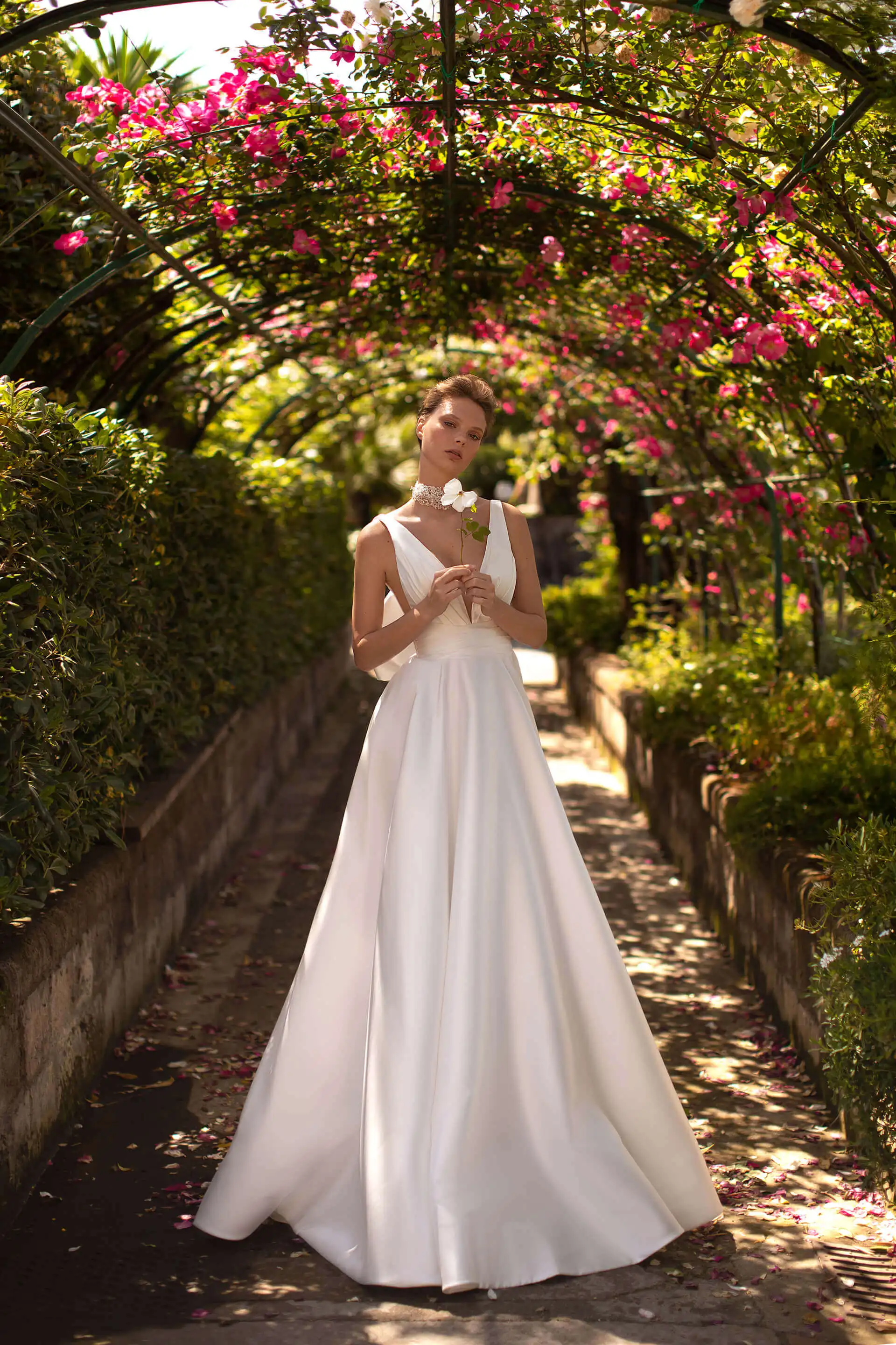 E JUE SHUNG White Satin Deep V-neck Backless Wedding Dresses A-line Big Bow Sexy Boho Bridal Gowns Custom Made
E JUE SHUNG White Satin Deep V-neck Backless Wedding Dresses A-line Big Bow Sexy Boho Bridal Gowns Custom Made