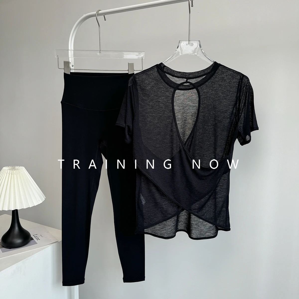 Новинка 2021, костюмы для йоги, блузки, женские спортивные костюмы для тренировок, бега, топы, костюмы для пилатеса и фитнеса с короткими рукавами, утренние спортивные костюмы
Новинка 2021, костюмы для йоги, блузки, женские спортивные костюмы для тренировок, бега, топы, костюмы для пилатеса и фитнеса с короткими рукавами, утренние спортивные костюмы