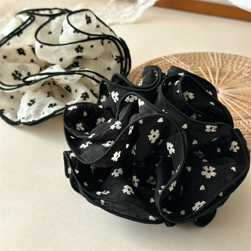 Contrast Color Wave Edge Hair Scrunchies Bold Black And White Floral Pattern Hair Ties Artistic Fashion Ponytail Holder
Contrast Color Wave Edge Hair Scrunchies Bold Black And White Floral Pattern Hair Ties Artistic Fashion Ponytail Holder