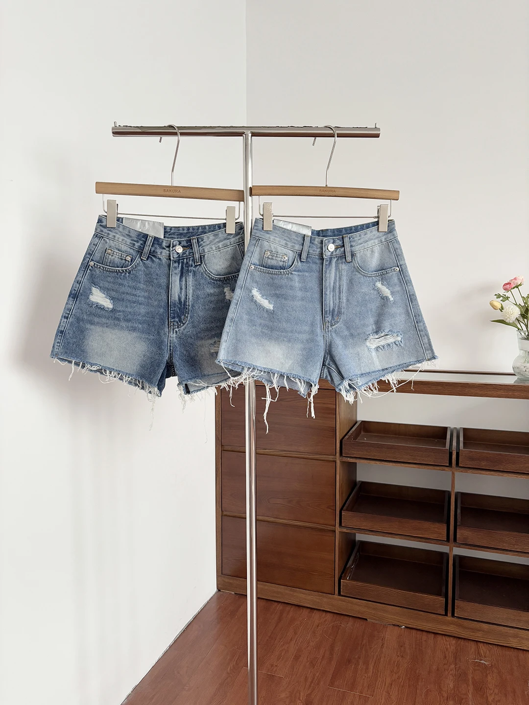 High Waist Wide Leg Jeans Shorts Women's Loose Fit Slimming Washed Denim Shorts Korean Style Summer New Arrival
High Waist Wide Leg Jeans Shorts Women's Loose Fit Slimming Washed Denim Shorts Korean Style Summer New Arrival