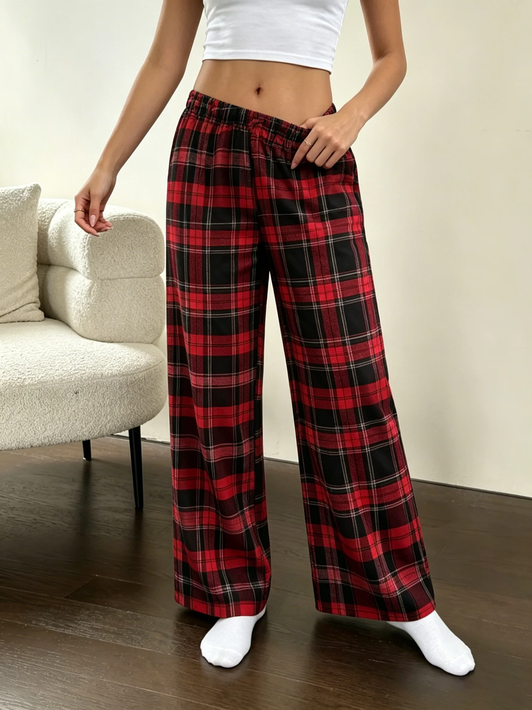 Women's red and black plaid wide-leg pajamas are comfortable, breathable, elastic, high waist and loose casual home pants.
Women's red and black plaid wide-leg pajamas are comfortable, breathable, elastic, high waist and loose casual home pants.