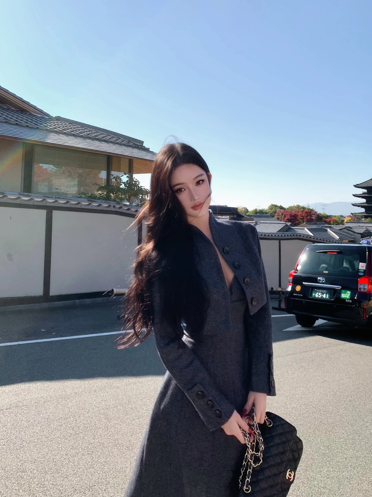 JAYKY YANG Heather V-neck Woolen Coat Set Hanging Neck Large Swinging Long Skirt Loose Short Woolen Jacket Set for Women
JAYKY YANG Heather V-neck Woolen Coat Set Hanging Neck Large Swinging Long Skirt Loose Short Woolen Jacket Set for Women
