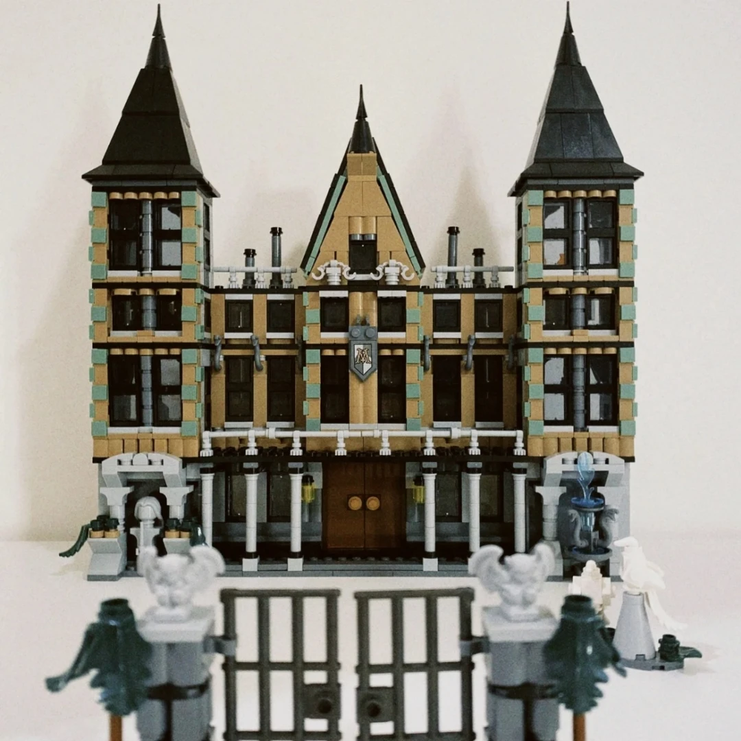 MINISO FIT 76453 Malfoy Manor Modular Building Blocks Model Bricks 1601Pcs Christmas Birthday Gifts Toy For Home Decoration
MINISO FIT 76453 Malfoy Manor Modular Building Blocks Model Bricks 1601Pcs Christmas Birthday Gifts Toy For Home Decoration