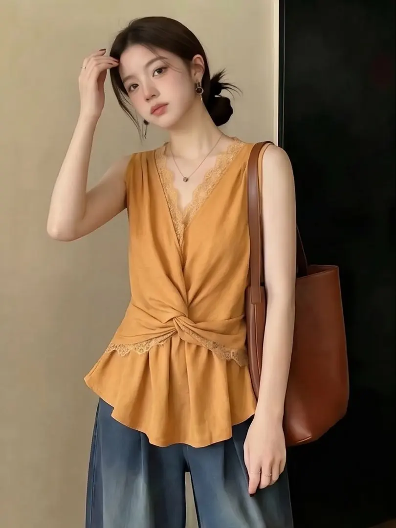 Sweet And Spicy Summer Lace V-neck Tank Shirt Women's Style Korean Version Waist-cinching Regular-length Sleeveless Top
Sweet And Spicy Summer Lace V-neck Tank Shirt Women's Style Korean Version Waist-cinching Regular-length Sleeveless Top