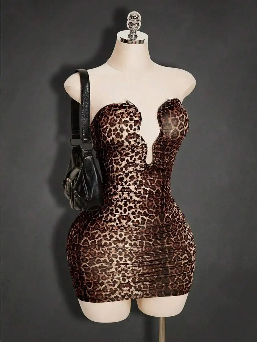 Leopard Print Fitted Bandeau Dress With Cutout Neckline For Women Party Club Wear
Leopard Print Fitted Bandeau Dress With Cutout Neckline For Women Party Club Wear