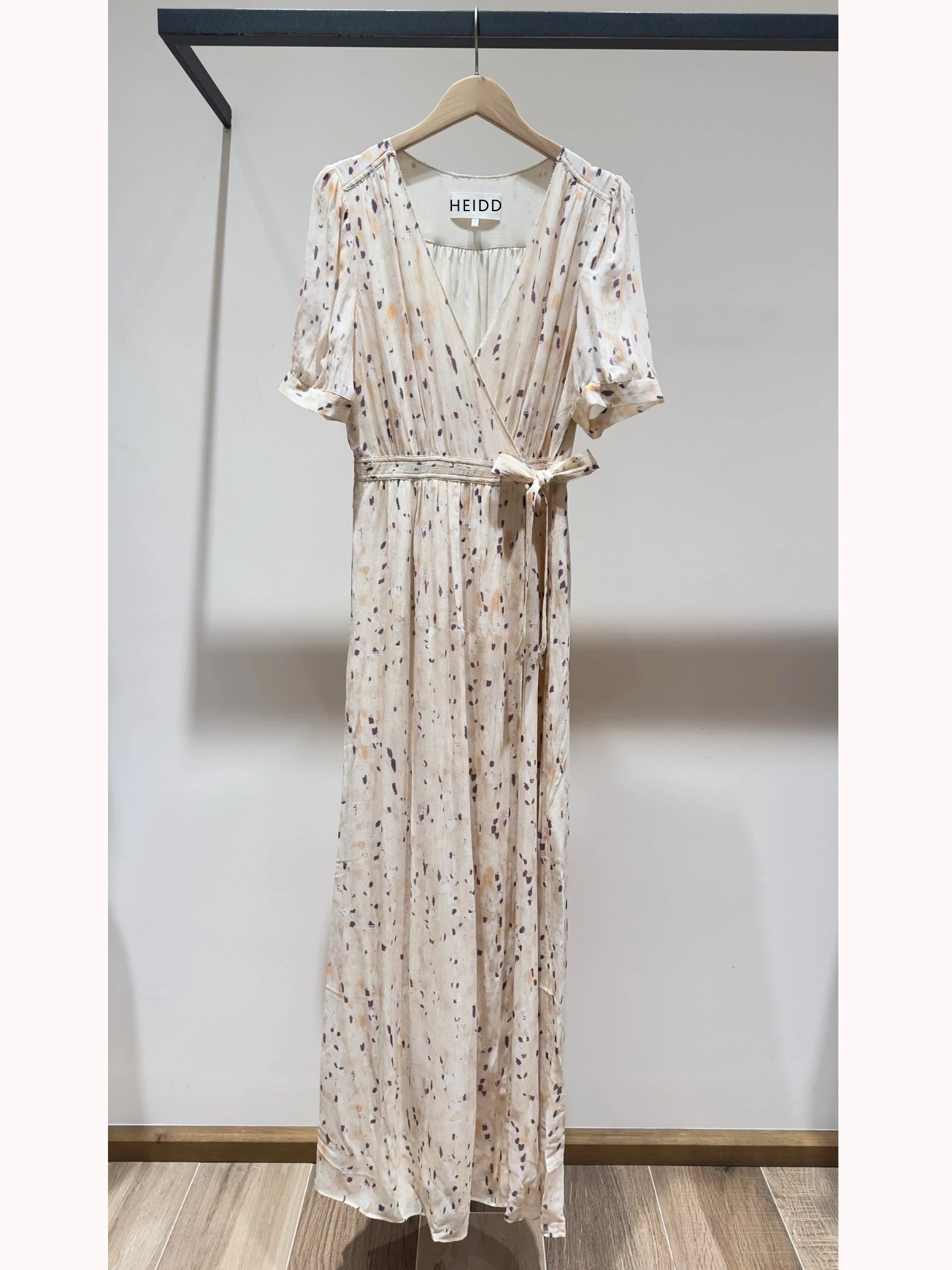 Slimming Floral Print Waist-Cinching Summer New Style French Style V-neck Short Sleeve Long Dress for Women City Commute
Slimming Floral Print Waist-Cinching Summer New Style French Style V-neck Short Sleeve Long Dress for Women City Commute