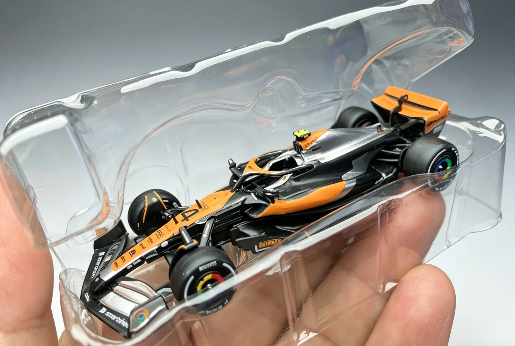Коллекционная модель автомобиля Tarmac 1:64 MCL60 British Grand Prix 2023 Ландо Норрис, лимитированная серия, из сплава.
Коллекционная модель автомобиля Tarmac 1:64 MCL60 British Grand Prix 2023 Ландо Норрис, лимитированная серия, из сплава.