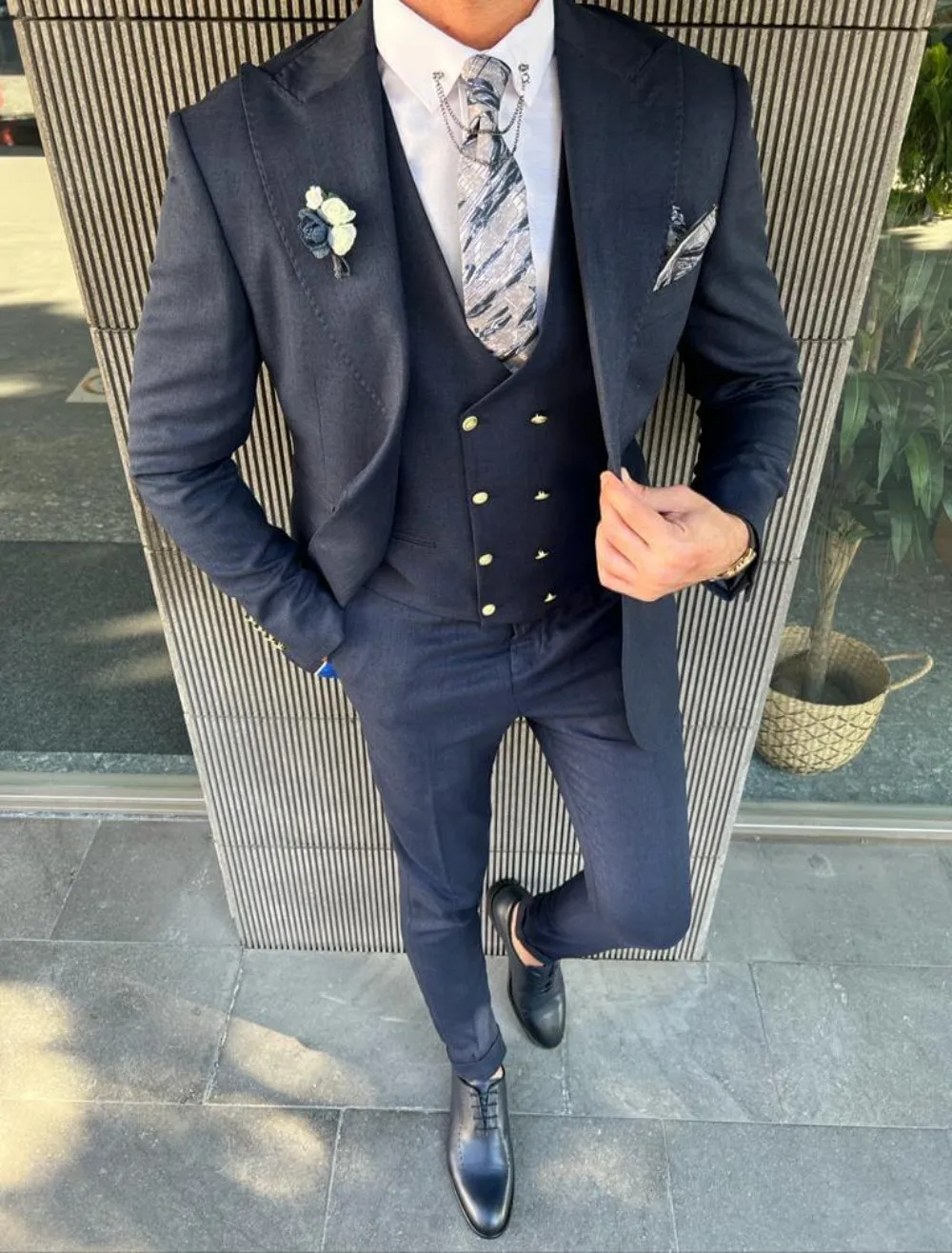 Navy Blue Peak Lapel Men's Suits For Wedding Formal Wear Male Blazer Sets Custom Fashion 3-Piece Jacket+Pants+Vest Costume Homme
Navy Blue Peak Lapel Men's Suits For Wedding Formal Wear Male Blazer Sets Custom Fashion 3-Piece Jacket+Pants+Vest Costume Homme