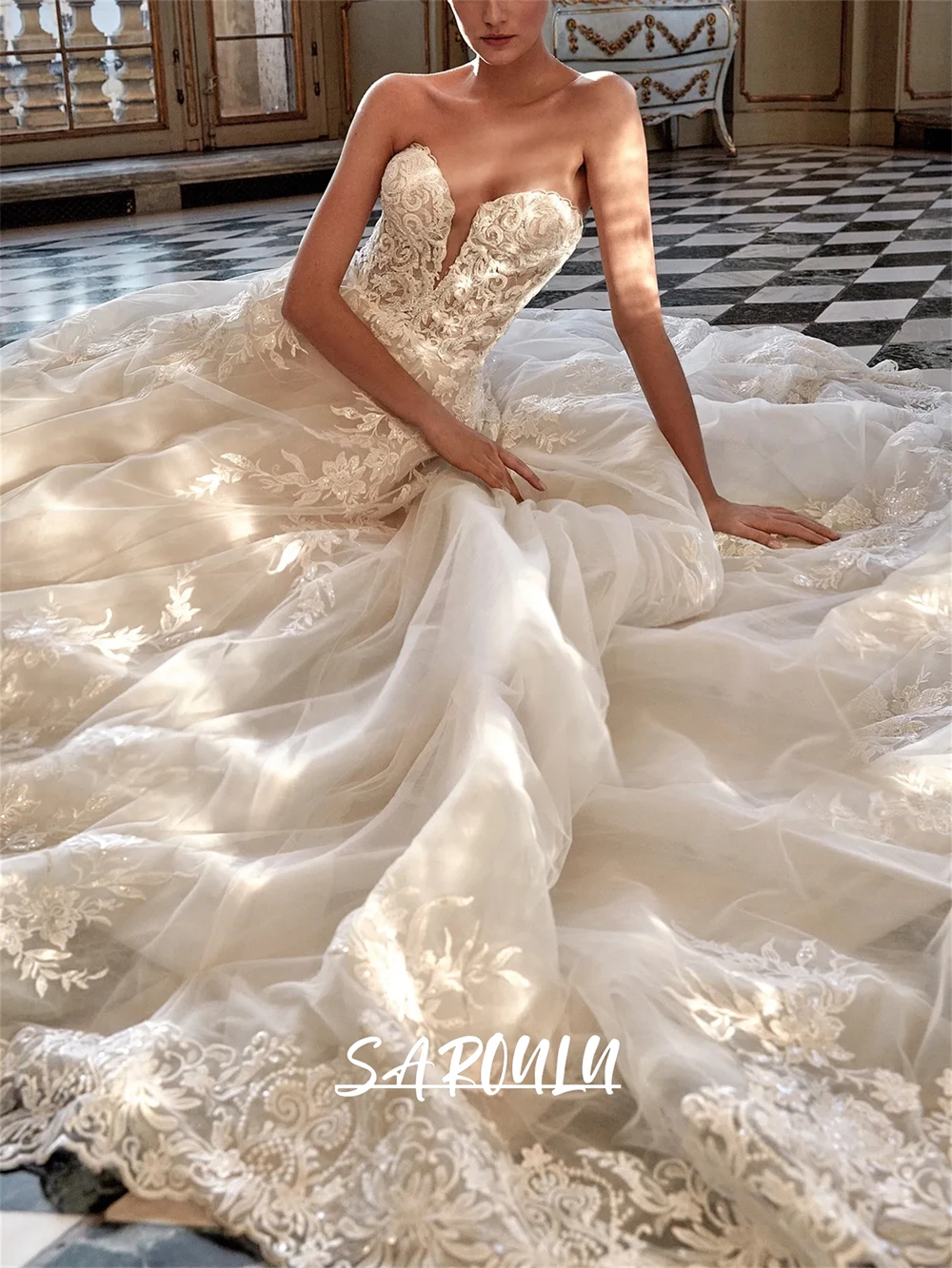 Women's A Line Wedding Dress with Shiny Lace Appliques Romantic Long Bride Dresses 2025, Strapless Tulle Court Train Bridal Gown
Women's A Line Wedding Dress with Shiny Lace Appliques Romantic Long Bride Dresses 2025, Strapless Tulle Court Train Bridal Gown