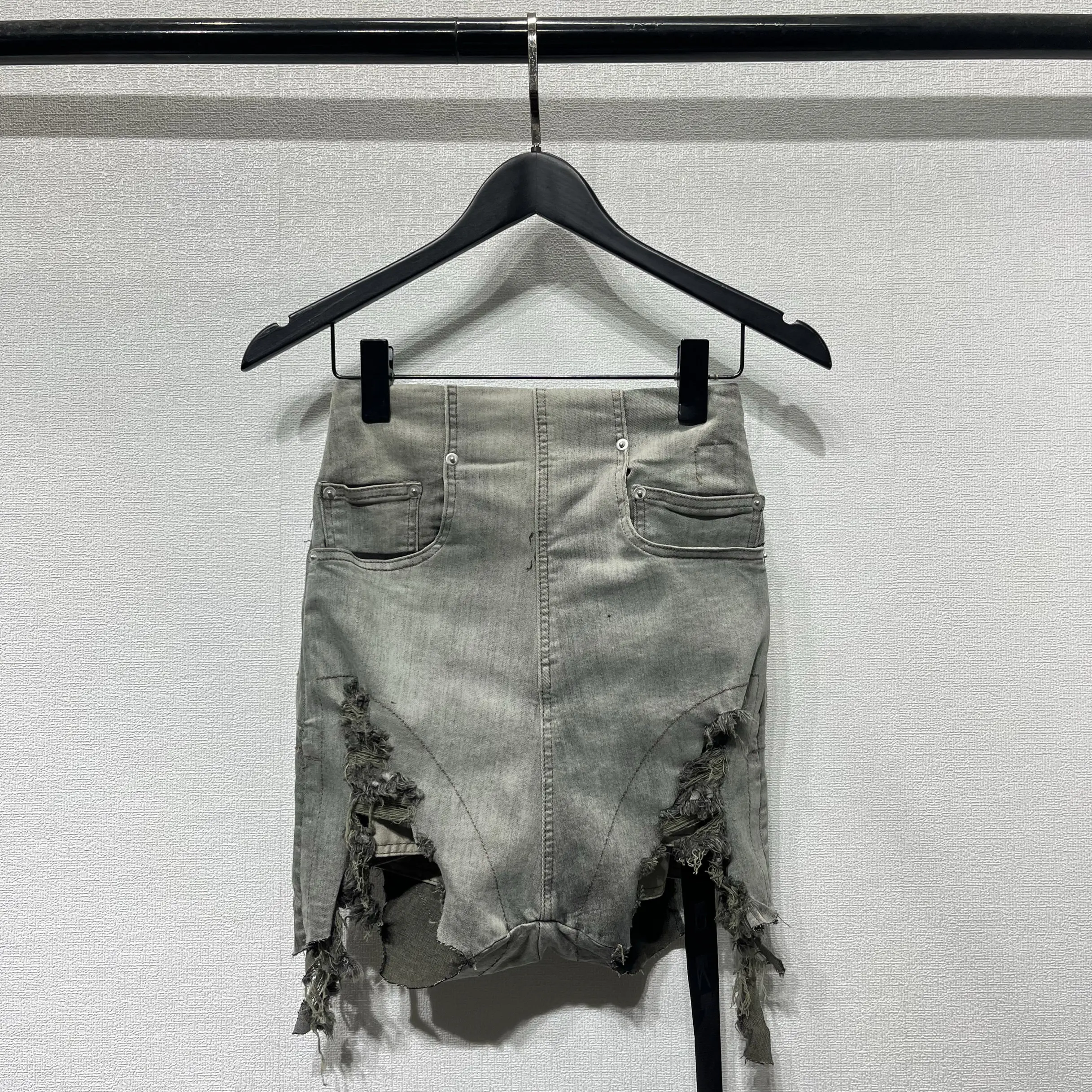 Original Design Summer Dark Street Style Washed & Distressed Destroyed Scraped Women's Slim-Fit Zipper Wrap Skirt Pants
Original Design Summer Dark Street Style Washed & Distressed Destroyed Scraped Women's Slim-Fit Zipper Wrap Skirt Pants