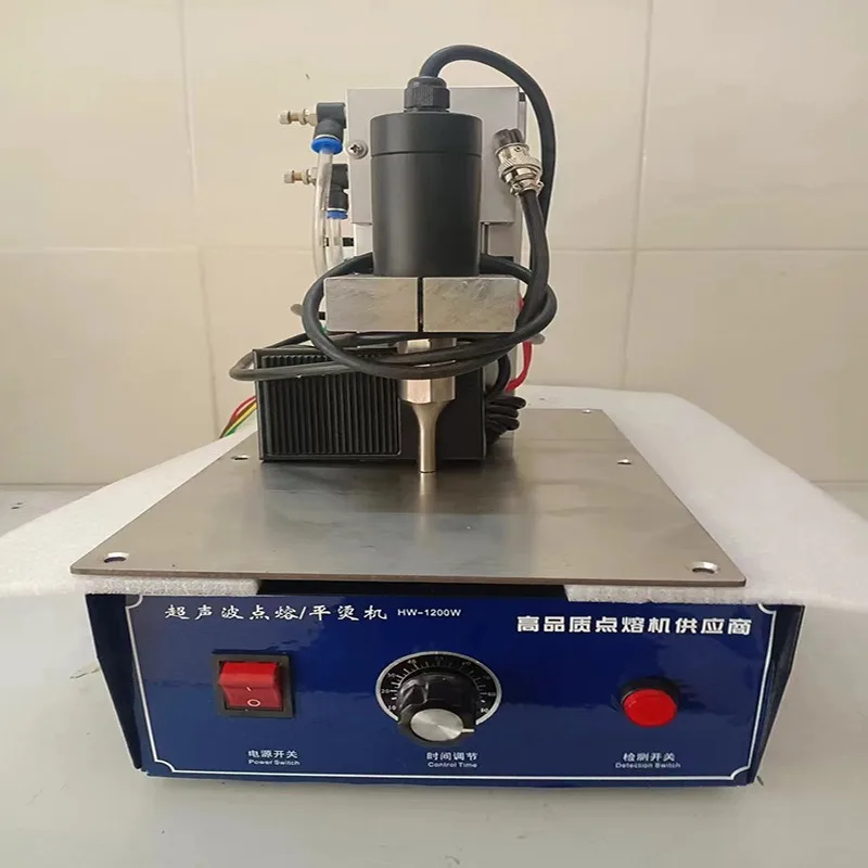 Ultrasonic spot welding machine Ultrasonic mask with ear rope with non-woven food plastic packaging box spot welding machine
Ultrasonic spot welding machine Ultrasonic mask with ear rope with non-woven food plastic packaging box spot welding machine