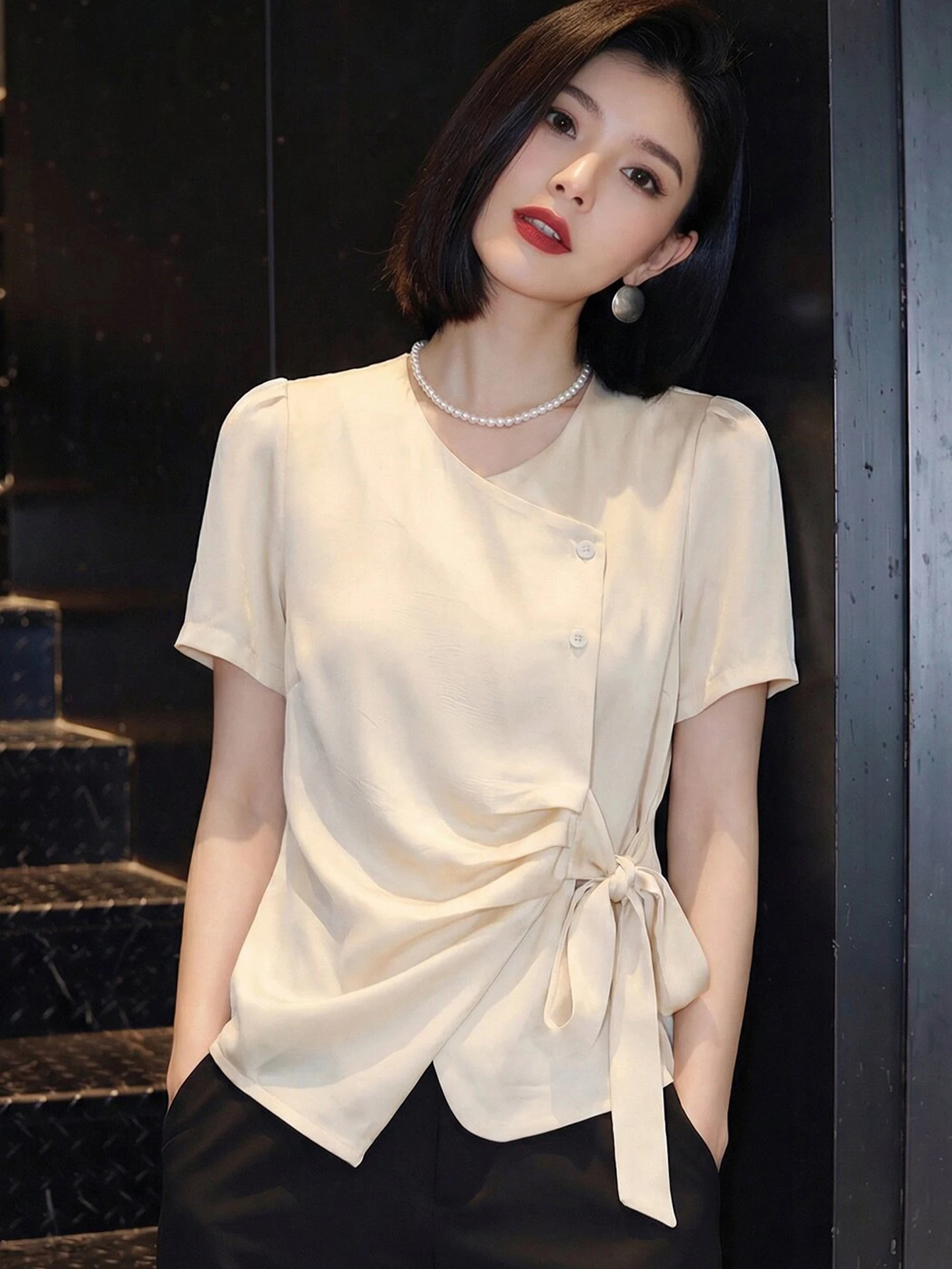 Trendy Belted Short Sleeve Shirt Women's Pure Color Korean Style Commute Fashion Spring Summer Slimming Design Sense Blouse
Trendy Belted Short Sleeve Shirt Women's Pure Color Korean Style Commute Fashion Spring Summer Slimming Design Sense Blouse