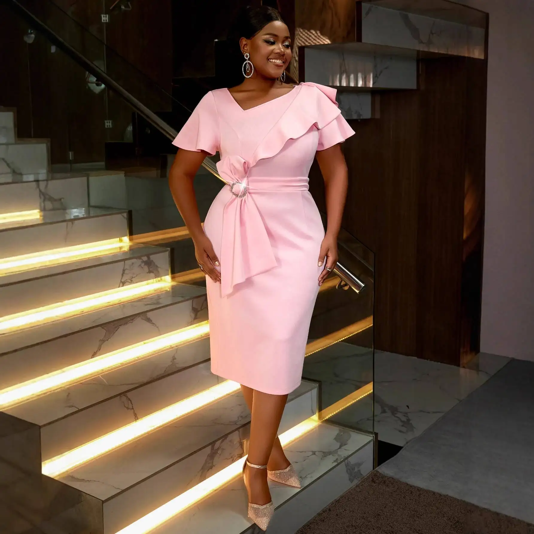 Plus-size Women's Pink Ruffled Bow Dress, Waist-cinching, Slimming, Asymmetrical Neckline, Elegant Party Bodycon Dress Y2K
Plus-size Women's Pink Ruffled Bow Dress, Waist-cinching, Slimming, Asymmetrical Neckline, Elegant Party Bodycon Dress Y2K