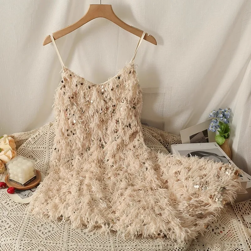 New Autumn Vintage Feather Sequined Spaghetti Strap Dress Women Sxey V Neck Party Dresses Ladies Sleeveless A Line Long Vestidos
New Autumn Vintage Feather Sequined Spaghetti Strap Dress Women Sxey V Neck Party Dresses Ladies Sleeveless A Line Long Vestidos
