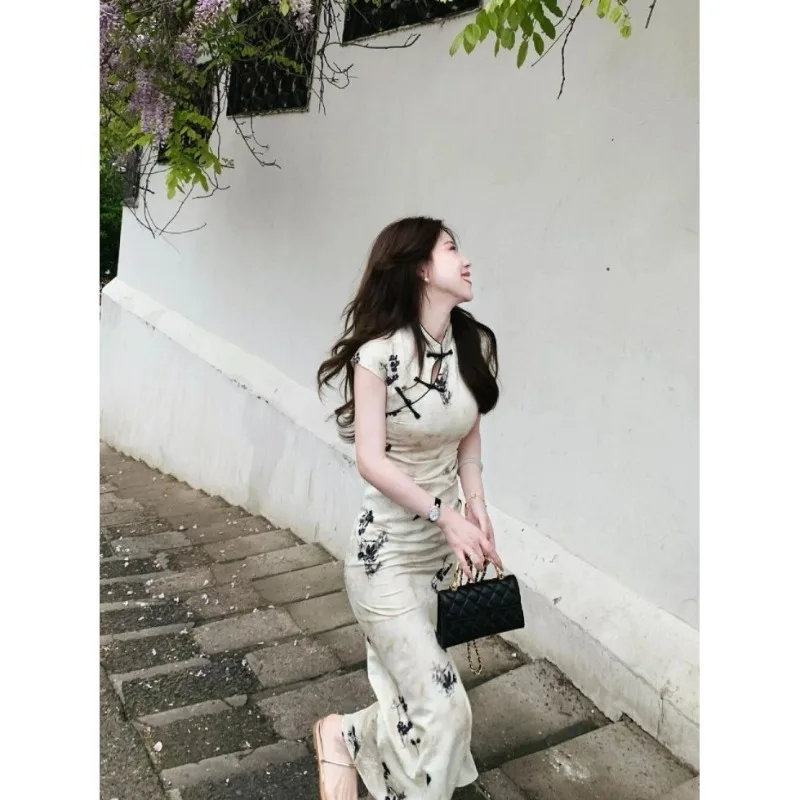 Young Girl Modified Cheongsam Summer New Style Retro Style Elegant High-end Long Small Dress Fashion Individual Women's Clothing
Young Girl Modified Cheongsam Summer New Style Retro Style Elegant High-end Long Small Dress Fashion Individual Women's Clothing