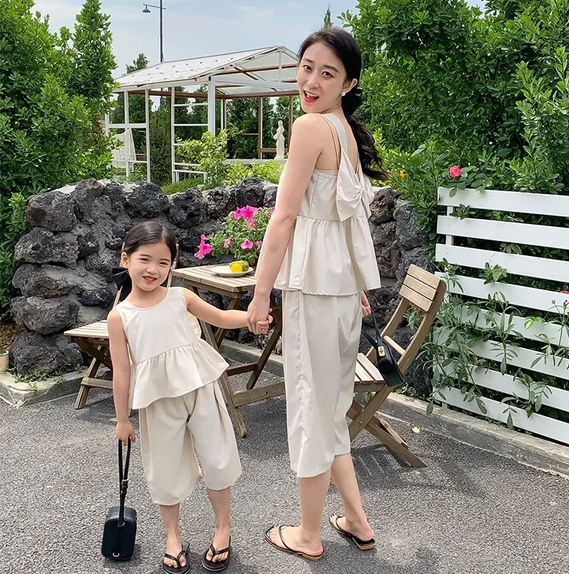 Girls Sets Two Pieces of Mother and Daughter Matching Clothing Women Top Pants 2 Piece Outfit Mommy and Me Matching Clothes Suit
Girls Sets Two Pieces of Mother and Daughter Matching Clothing Women Top Pants 2 Piece Outfit Mommy and Me Matching Clothes Suit