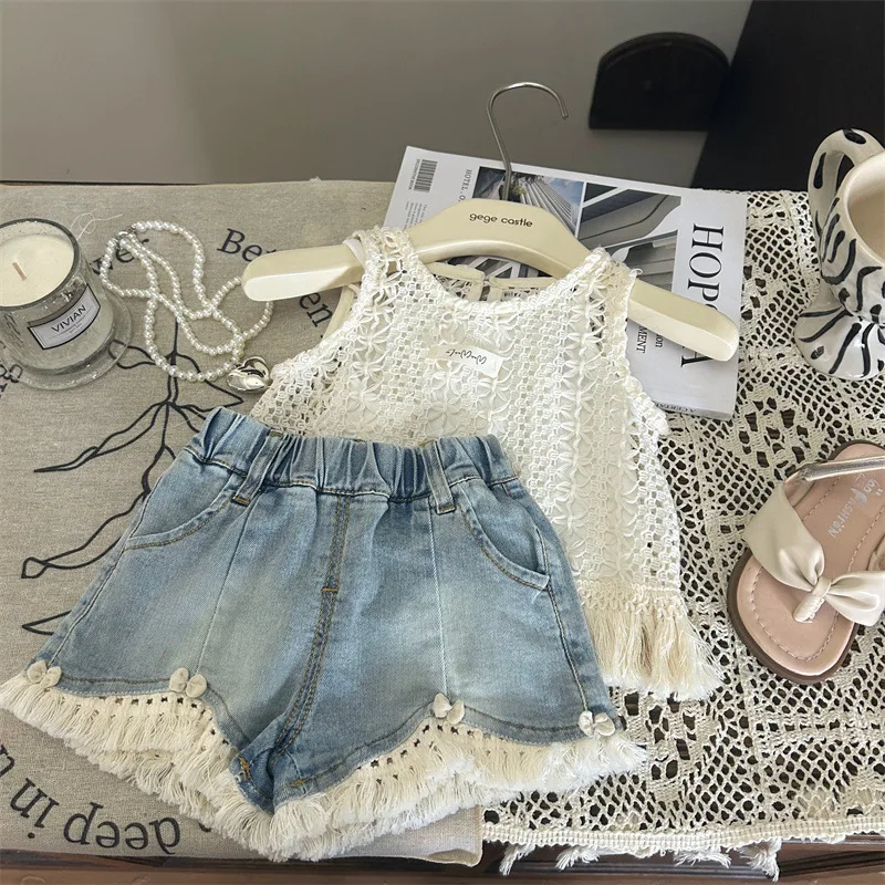 Girls' Summer Set 2025 New Korean Edition Girl Treasure Summer Hollow Tank Top Strap Jeans Two Piece
Girls' Summer Set 2025 New Korean Edition Girl Treasure Summer Hollow Tank Top Strap Jeans Two Piece