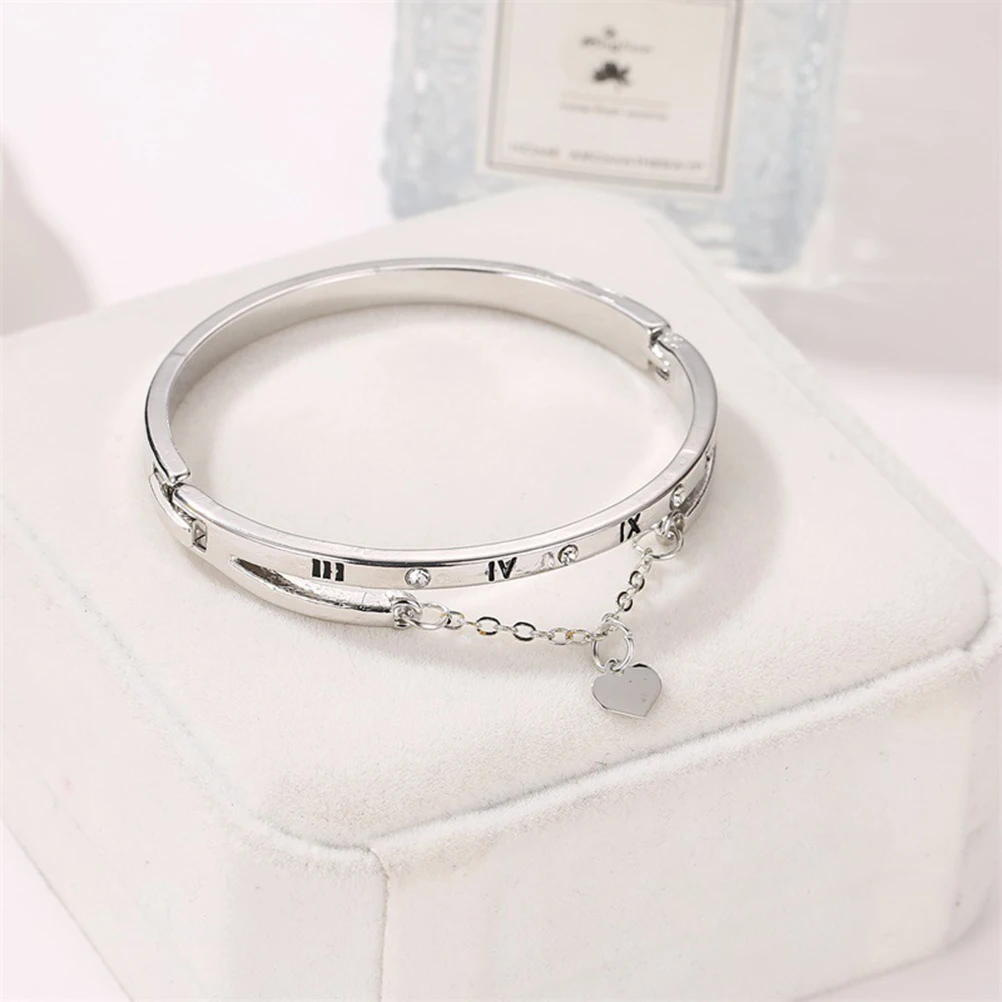 3Pcs Heart Bracelet Durable Hollow Chain Elegant Alloy Lightweight Wrist Jewelry for Women Girls Gift Matching Outfits 
3Pcs Heart Bracelet Durable Hollow Chain Elegant Alloy Lightweight Wrist Jewelry for Women Girls Gift Matching Outfits