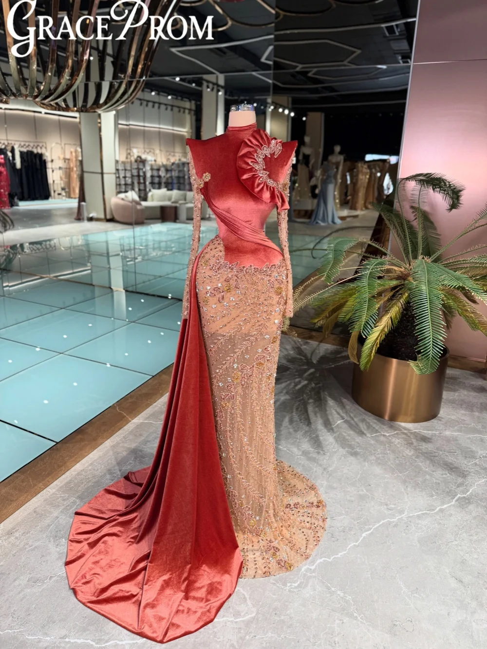 Velvet Detachable Train Evening Dress Shimmering Crystal Beads Wedding Party Gown Customized Luxury Straight Long Banquet Gowns
Velvet Detachable Train Evening Dress Shimmering Crystal Beads Wedding Party Gown Customized Luxury Straight Long Banquet Gowns