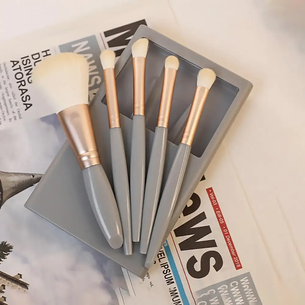 Makeup Brush Set 5Pcs/Set Useful Soft Bristles Good Grip Eyeshadow Loose Powder Cosmetic Brush Kit for Women
Makeup Brush Set 5Pcs/Set Useful Soft Bristles Good Grip Eyeshadow Loose Powder Cosmetic Brush Kit for Women