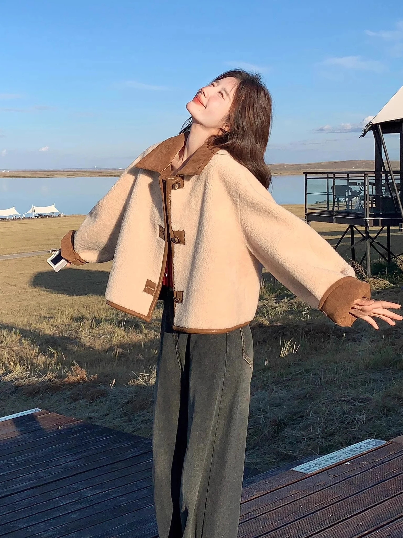 Двустороннее носимое замшевое куртка из меха ягненка, женское зимнее модное пальто небольшого размера, универсальное американское пальто свободного кроя
Двустороннее носимое замшевое куртка из меха ягненка, женское зимнее модное пальто небольшого размера, универсальное американское пальто свободного кроя