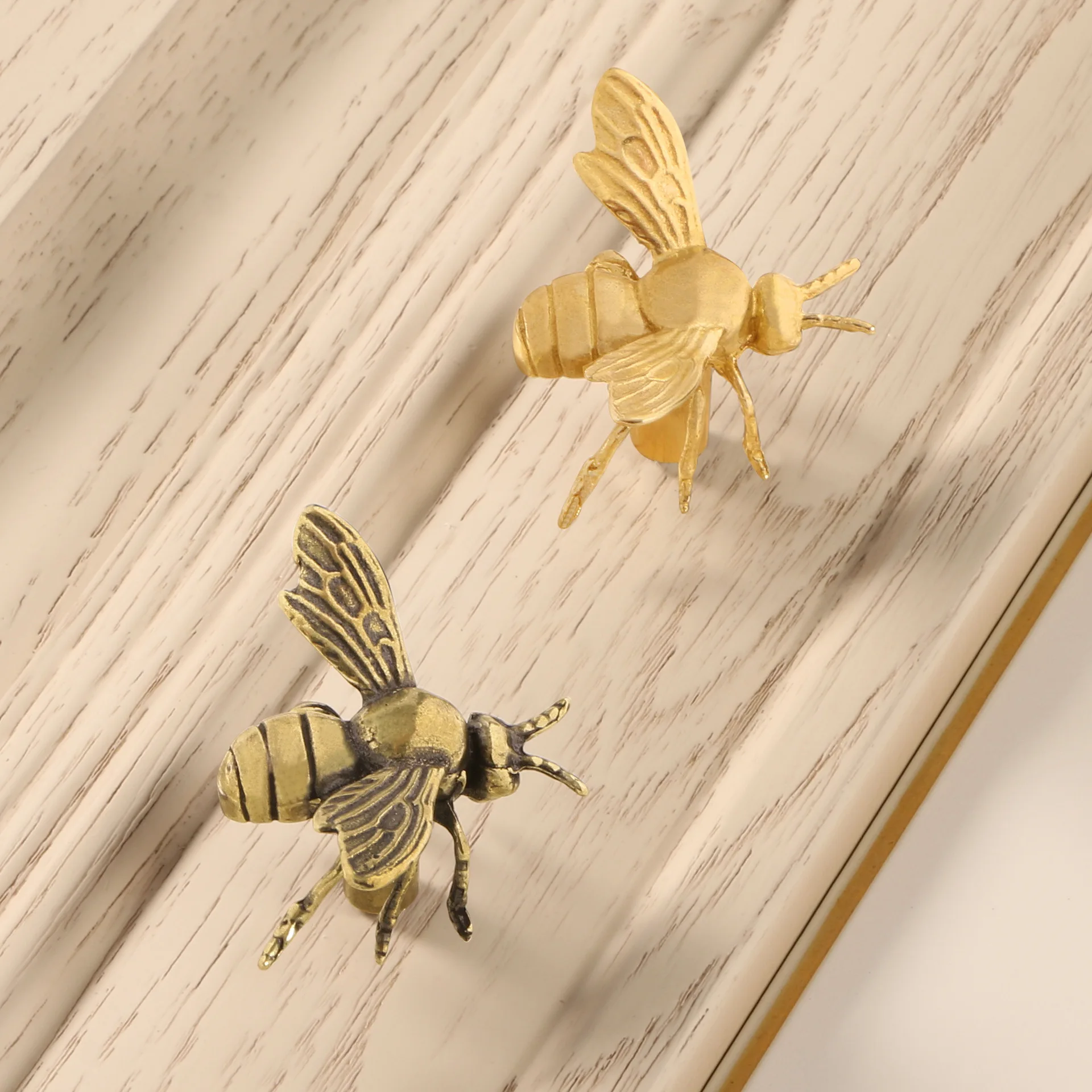Furniture Handle Insect Bee Drawer Handle Brass Decor Cupboard Wardrobe Closet PullsCreative Home Decoration
Furniture Handle Insect Bee Drawer Handle Brass Decor Cupboard Wardrobe Closet PullsCreative Home Decoration