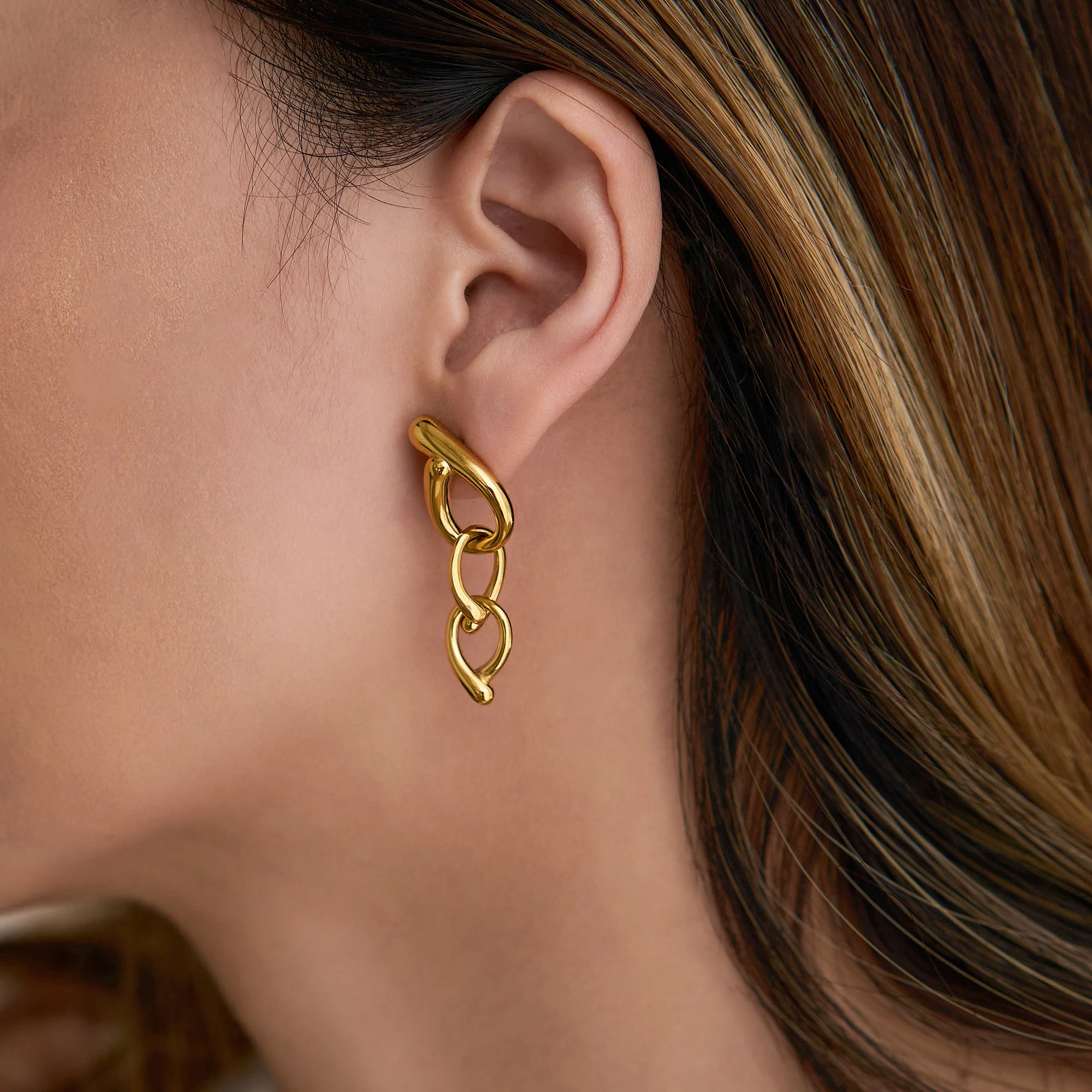 DASEIN 2025 New 18k Gold Plated Neo Gothic Shine Chain Irregular Drop Earrings Hypoallergenic Stainless Steel Jewelry For Party
DASEIN 2025 New 18k Gold Plated Neo Gothic Shine Chain Irregular Drop Earrings Hypoallergenic Stainless Steel Jewelry For Party