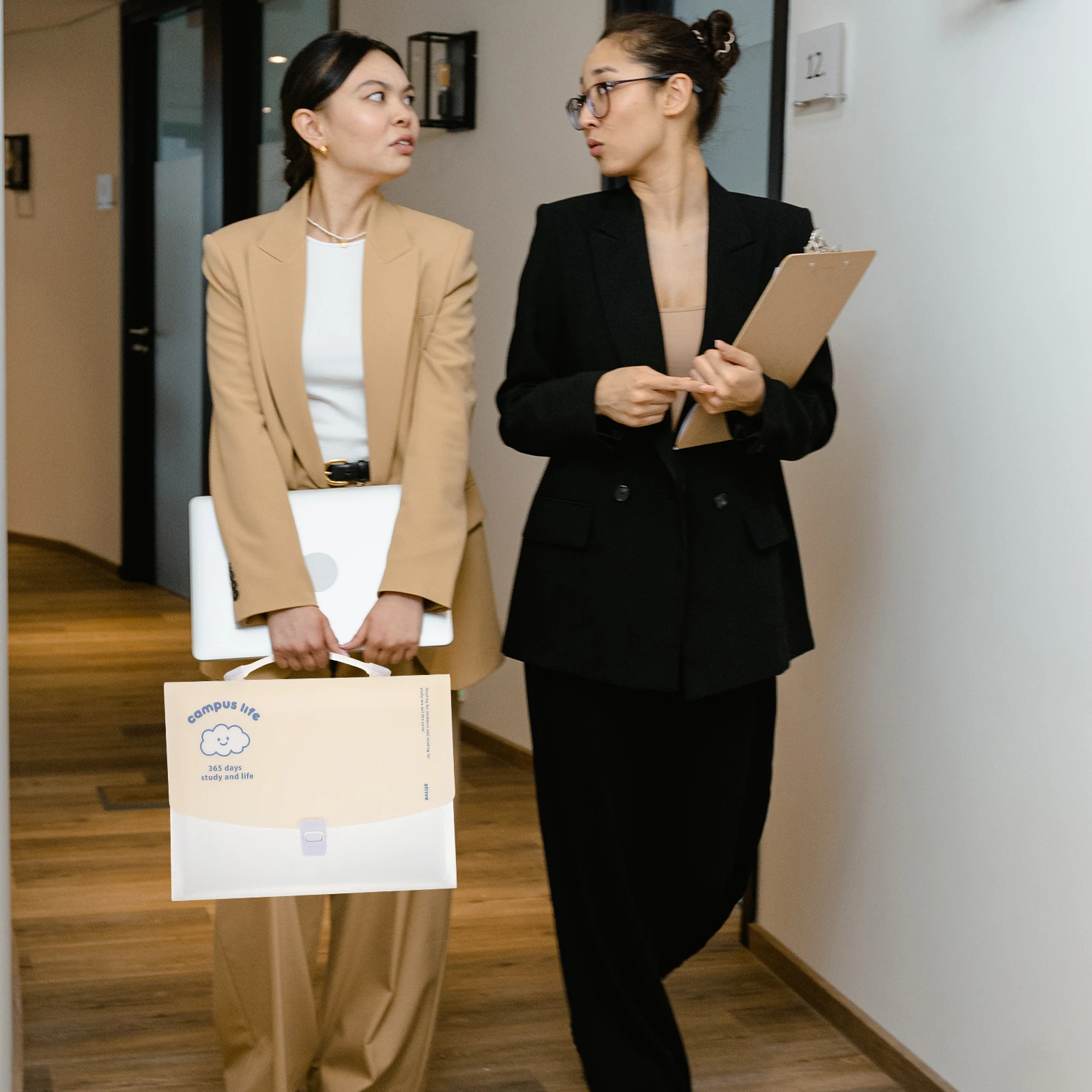 Plastic File Handbag Folder Binder Portfolio Expanding Pockets Large Capacity Document Organizer Work Travel Storage Solution 
Plastic File Handbag Folder Binder Portfolio Expanding Pockets Large Capacity Document Organizer Work Travel Storage Solution