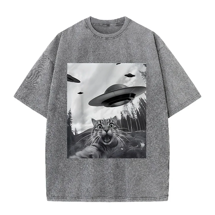 Funny Scared Cat & UFO Graphic T-Shirt Men Vintage Washed Casual Streetwear Oversized Cotton Tops for Unisex
Funny Scared Cat & UFO Graphic T-Shirt Men Vintage Washed Casual Streetwear Oversized Cotton Tops for Unisex