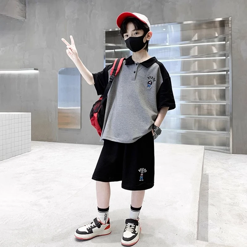 Boys' summer short sleeved set, new mid size summer polo collar sports children's shorts two-piece set
Boys' summer short sleeved set, new mid size summer polo collar sports children's shorts two-piece set