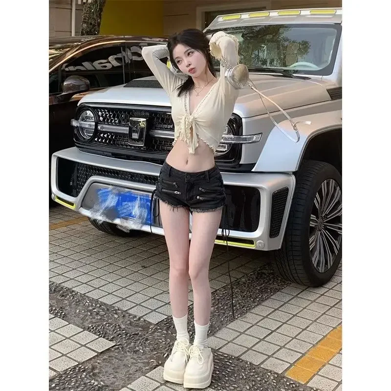 Summer All Match Spice Girls Low-waisted Black Y2k Jean Shorts American Vintage High Street Zipper Strap Denim Shorts for Women
Summer All Match Spice Girls Low-waisted Black Y2k Jean Shorts American Vintage High Street Zipper Strap Denim Shorts for Women