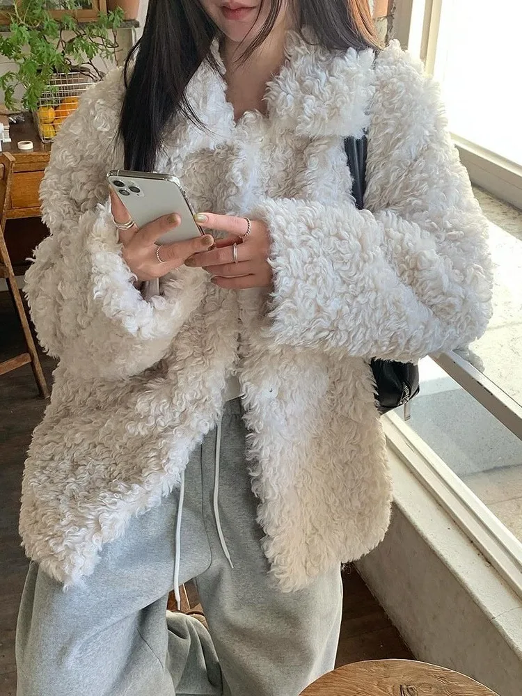 Новая женская зимняя теплая куртка из хлопка с меховым воротником в корейском стиле, повседневная, модная, трендовая
Новая женская зимняя теплая куртка из хлопка с меховым воротником в корейском стиле, повседневная, модная, трендовая