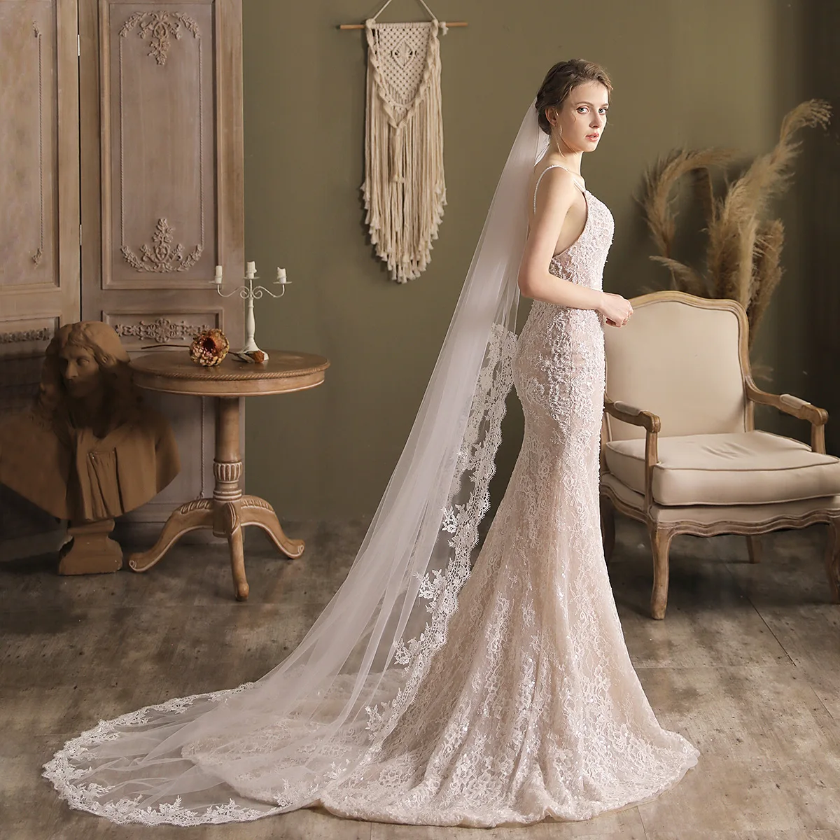V823 European and American Style Lace Long Cathedral Train Bridal Veil Wedding Photography Studio Photo Shoot Headpiece
V823 European and American Style Lace Long Cathedral Train Bridal Veil Wedding Photography Studio Photo Shoot Headpiece